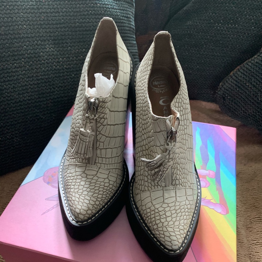 Women’s shoes